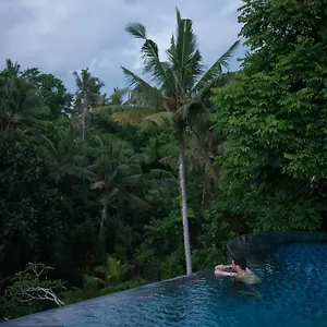 4* Tatil parkı Tirta Arum